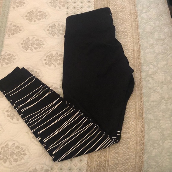 Old Navy Workout Leggings - Picture 1 of 1